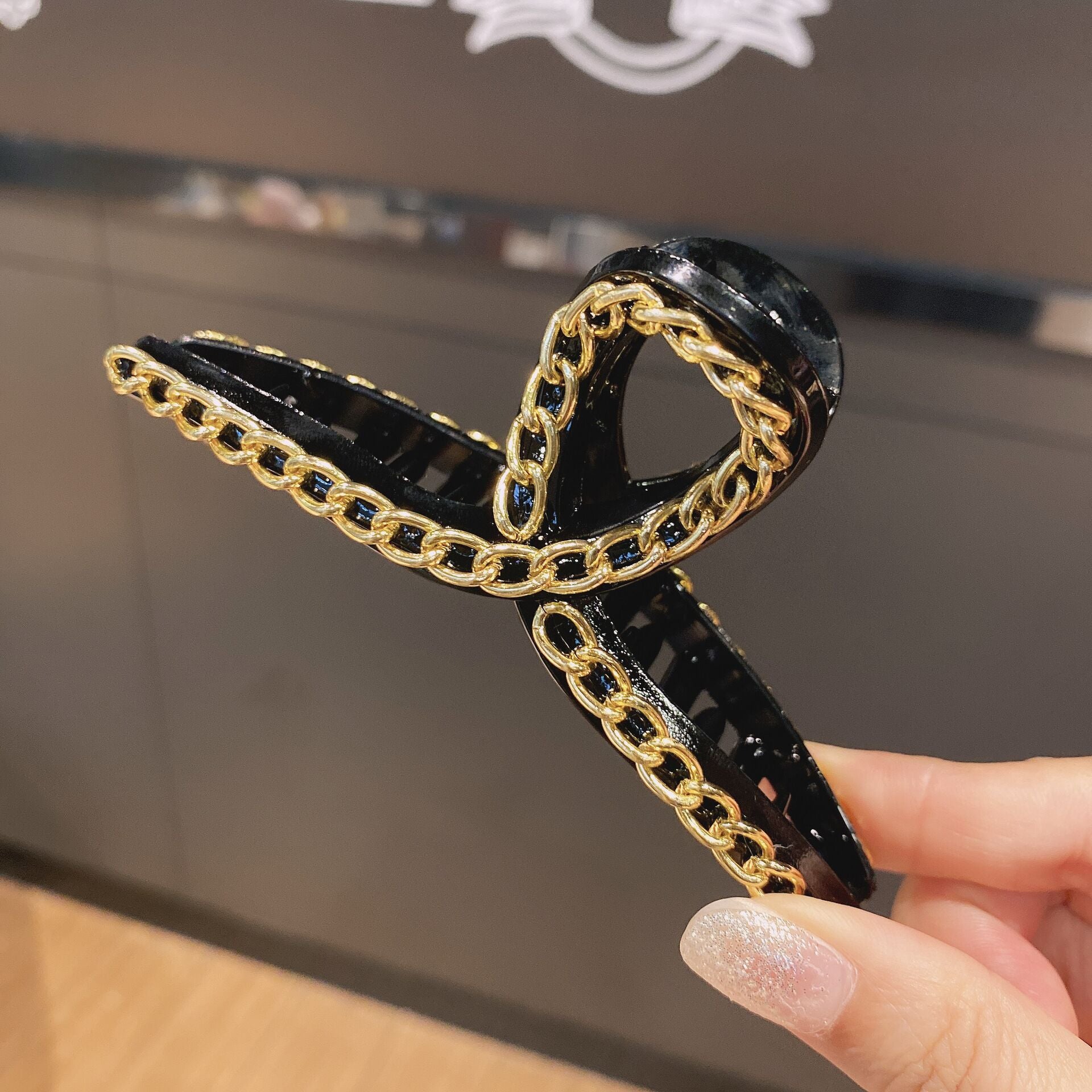 Gentle Aesthetic Cross Hair Claw Clip for Updos