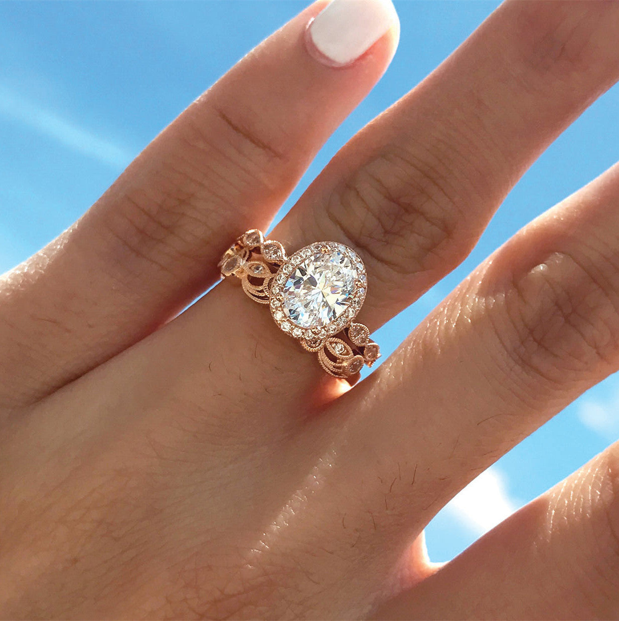Diamond Egg-shaped Zircon Ring Set with New Design