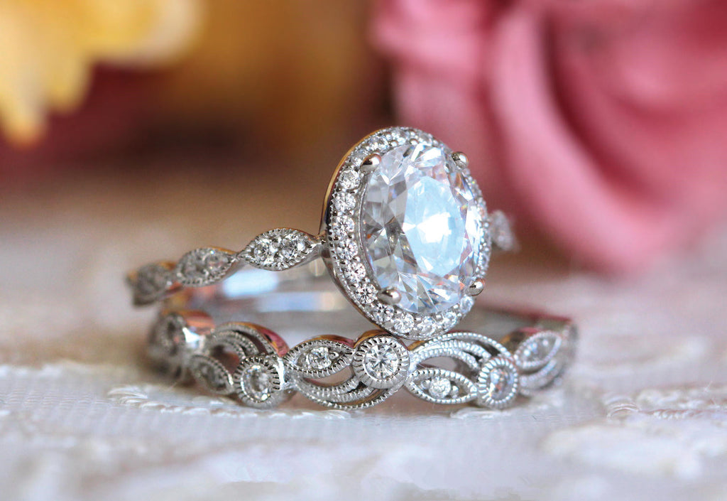 Diamond Egg-shaped Zircon Ring Set with New Design