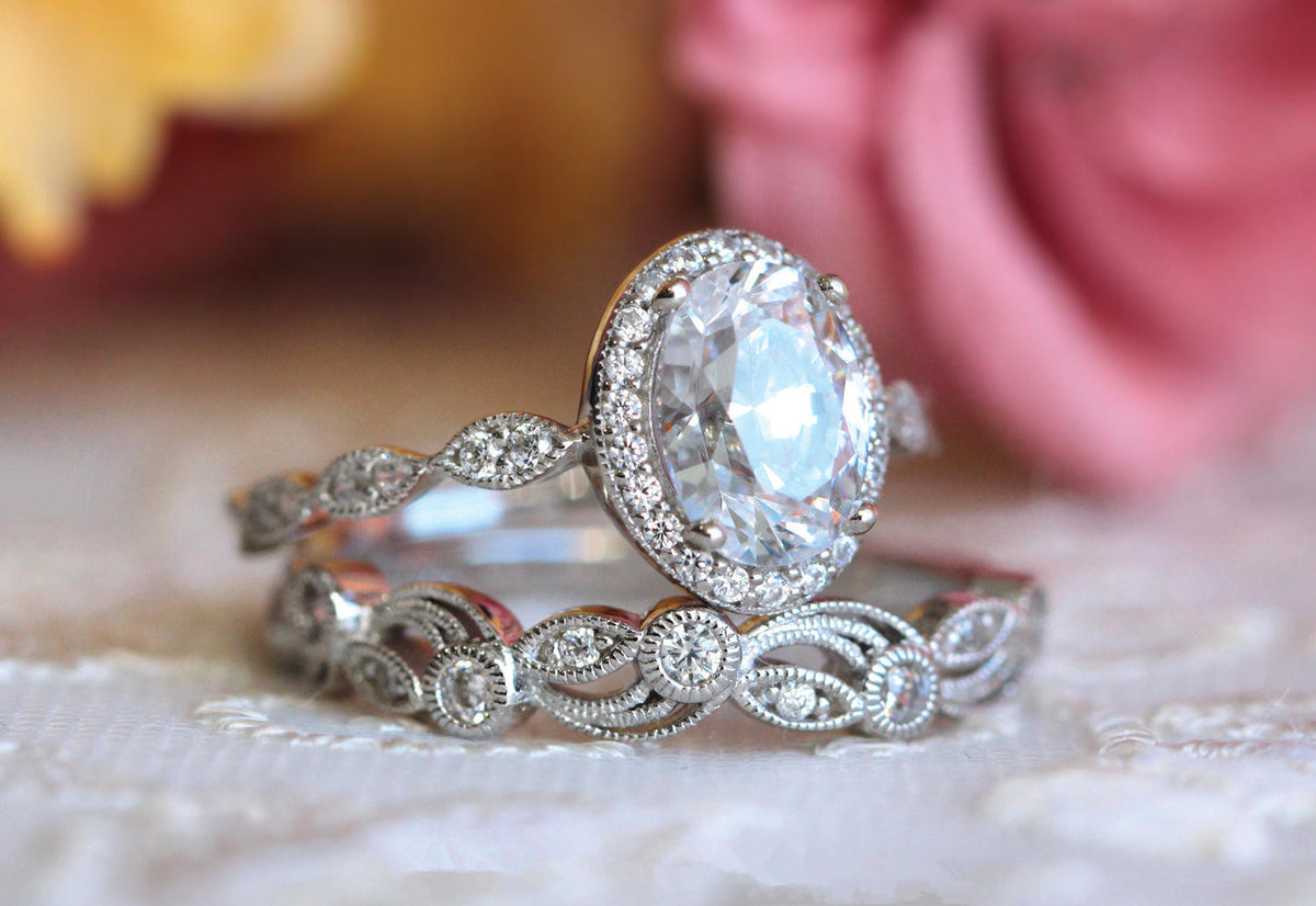 Diamond Egg-shaped Zircon Ring Set with New Design